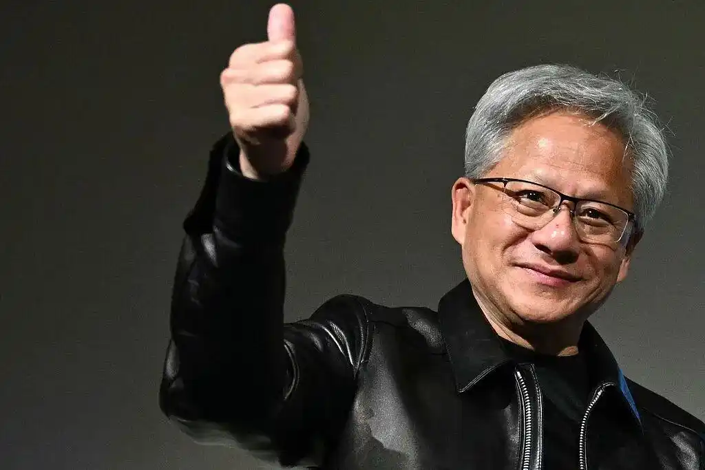 英伟达CEO黄仁勋皮夹克拍卖_苏富比黄仁勋皮夹克成交价_黄仁勋签名皮衣卖了96万美元