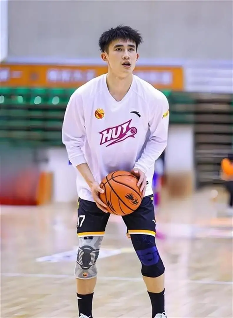选秀状元_CBA选秀状元热门球员分析_石奎柳锐退选原因探讨