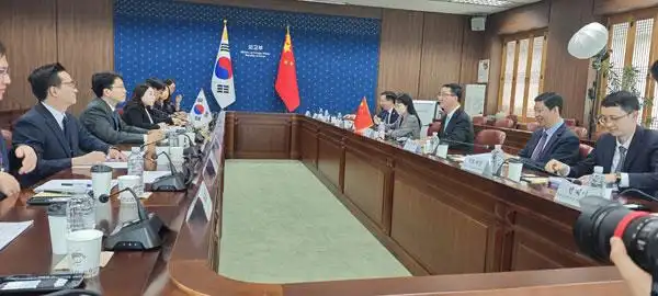 中韩建交联合公报涉台表述_中方回应韩国涉台表态_外交部发言人就韩国外交部官员答记者问