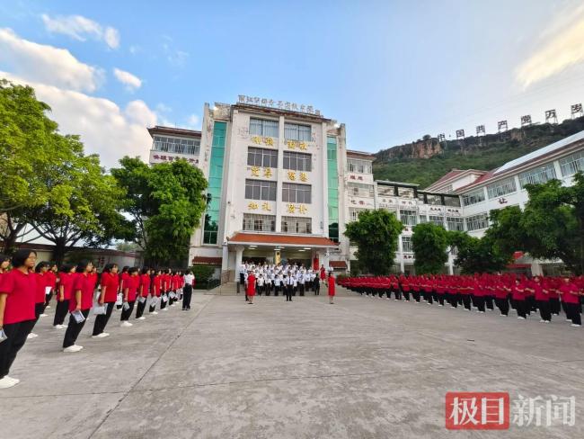 多名学生违背张桂梅忠告回到大山 反哺家乡传递薪火