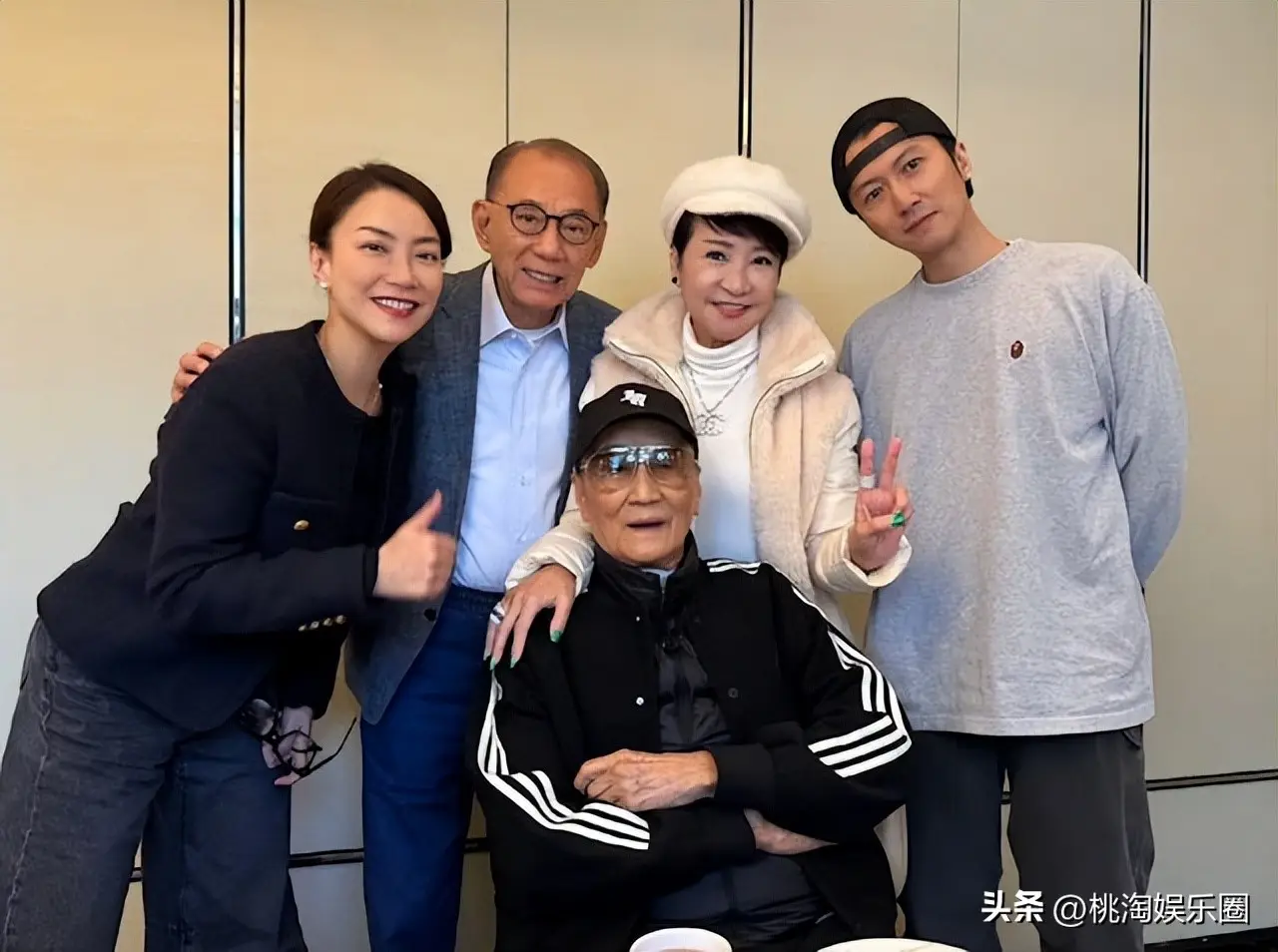 谢贤曾称想不到谢霆锋会对他这么好_谢霆锋证实父亲死讯_香港影坛巨星谢贤离世