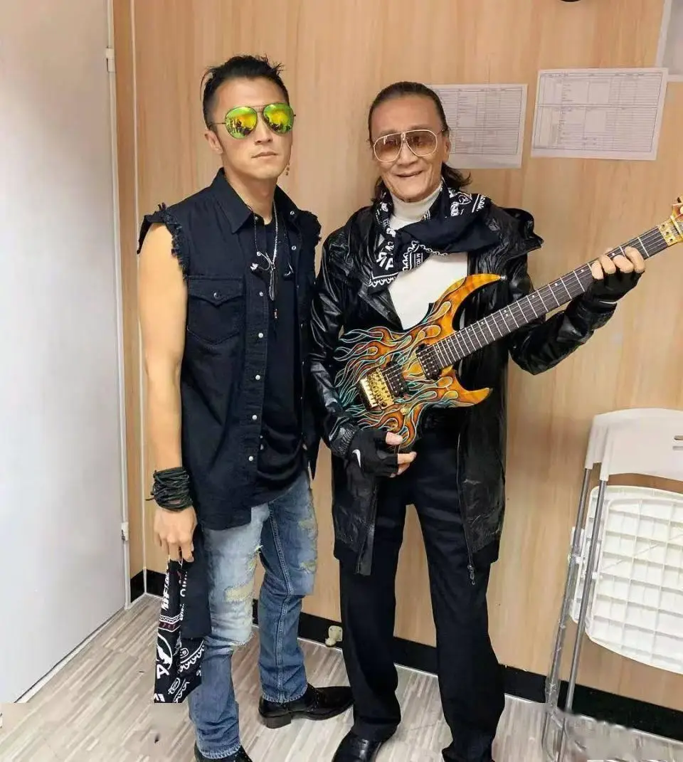 谢贤曾称想不到谢霆锋会对他这么好_谢贤谢霆锋父亲潇洒哲学_谢贤近年状态及辟谣情况