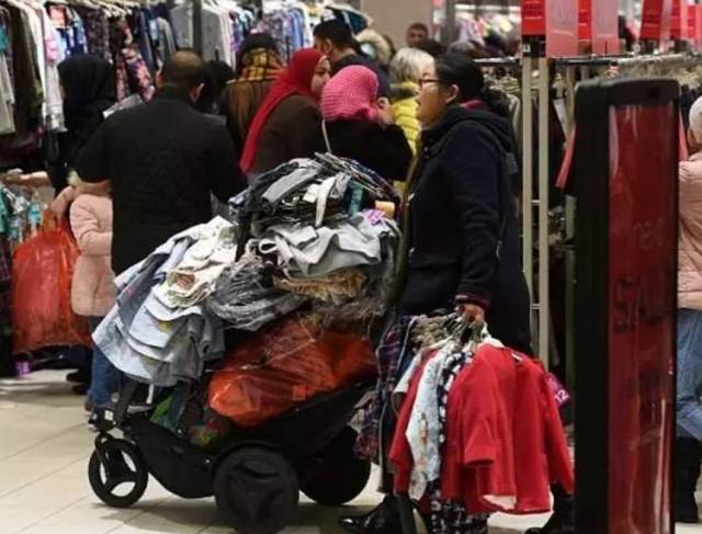英国boxing day_中国游客代购军团抢购盛况_Boxing Day 英国购物折扣攻略