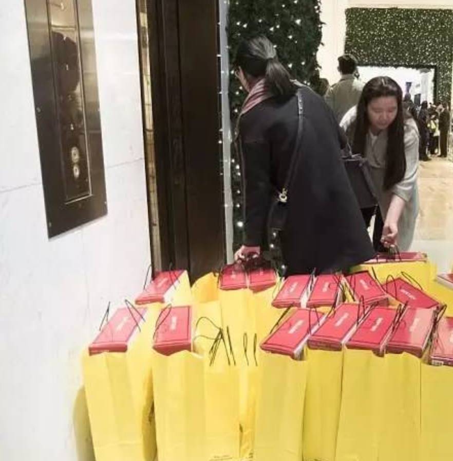 中国游客代购军团抢购盛况_英国boxing day_Boxing Day 英国购物折扣攻略