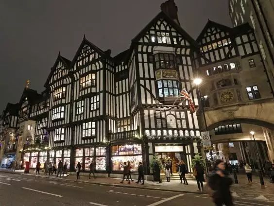 Boxing Day 英国购物折扣攻略_英国boxing day_中国游客代购军团抢购盛况