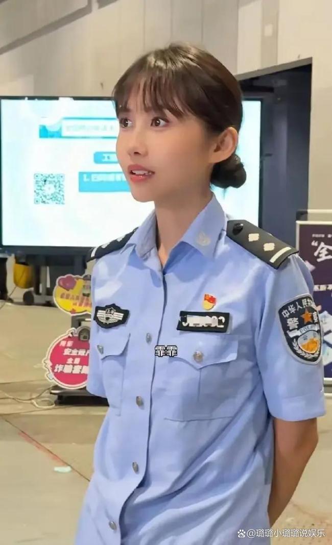 女警比邱淑贞女儿还像邱淑贞 港风氛围感拉满