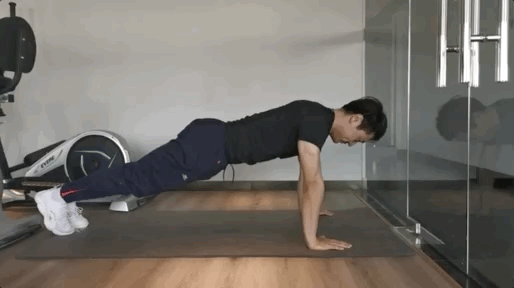 复合动作健身效果_健身训练常识_深蹲俯卧撑健身