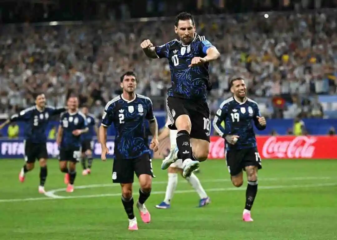 世界杯｜阿根廷3-1约旦，全胜晋级！梅西替补打入第19球，洛塞尔索、劳塔罗建功