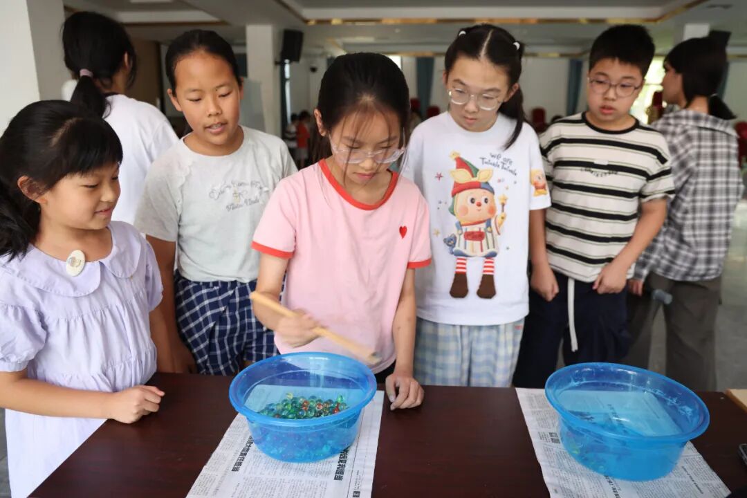 三角社区假日学校趣味运动会_青少年暑期活动_趣味运动会报道稿