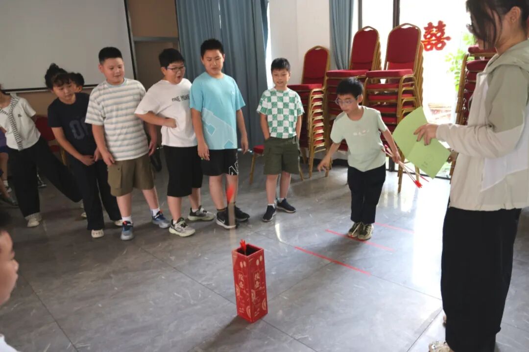 青少年暑期活动_三角社区假日学校趣味运动会_趣味运动会报道稿