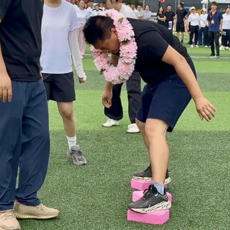 东宁镇趣味运动会_团结奋进健康东宁_趣味运动会报道稿