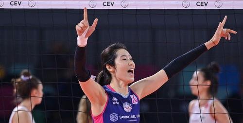 战术调整年轻化策略_朱婷国家队排除_中国女排世界杯朱婷
