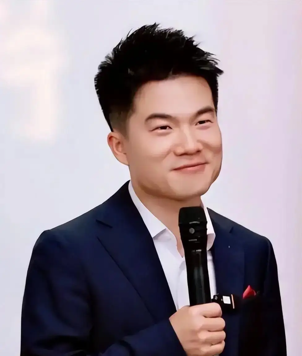 功夫女足票房突破20亿_周星驰董宇辉直播访谈_周星驰问董宇辉“拍拖了吗”