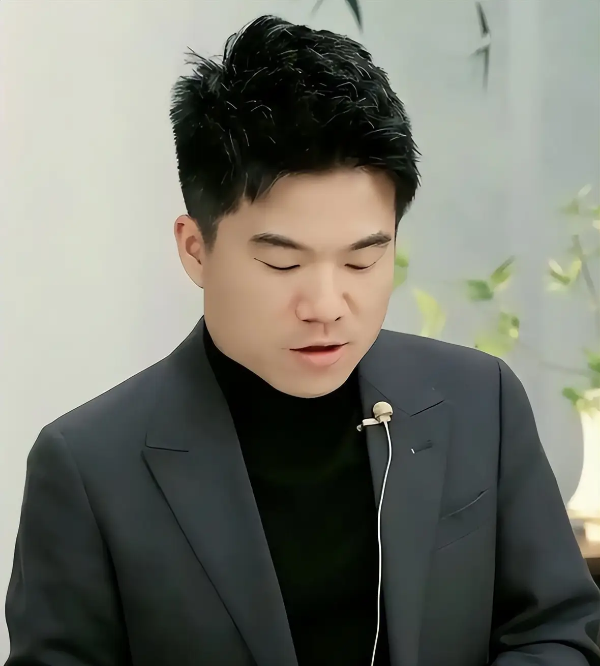 周星驰董宇辉直播访谈_功夫女足票房突破20亿_周星驰问董宇辉“拍拖了吗”