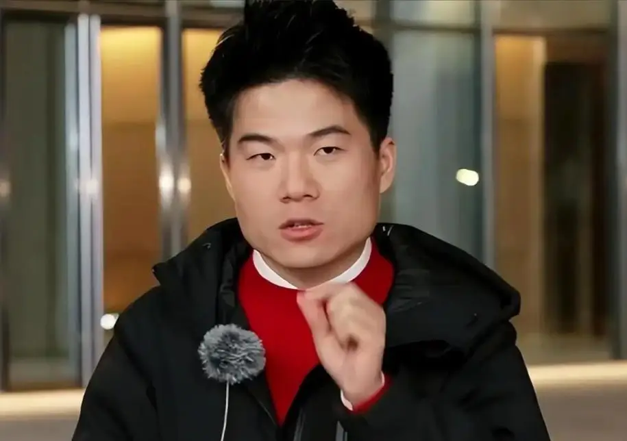 周星驰董宇辉直播访谈_功夫女足票房突破20亿_周星驰问董宇辉“拍拖了吗”